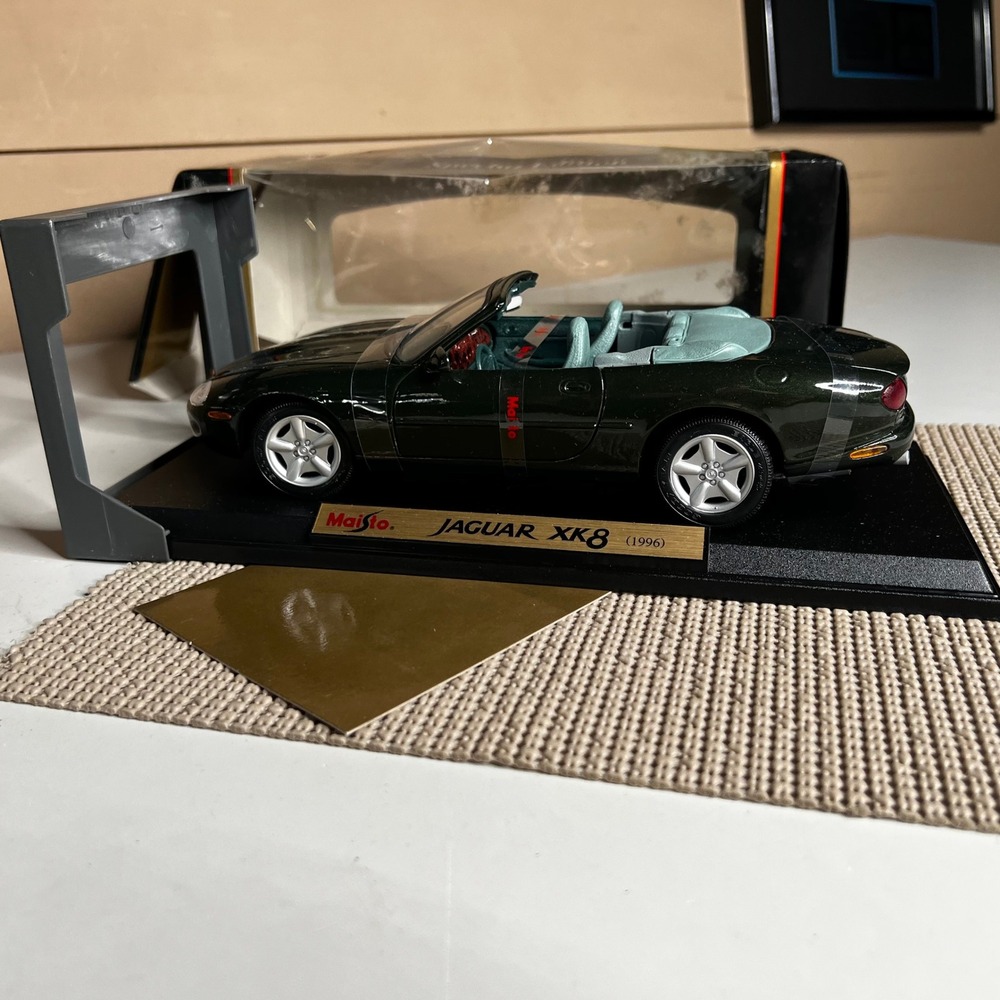 Maisto Special Edition 1:18 1996 Jaguar XK8 Diecast Model Car Green 31836